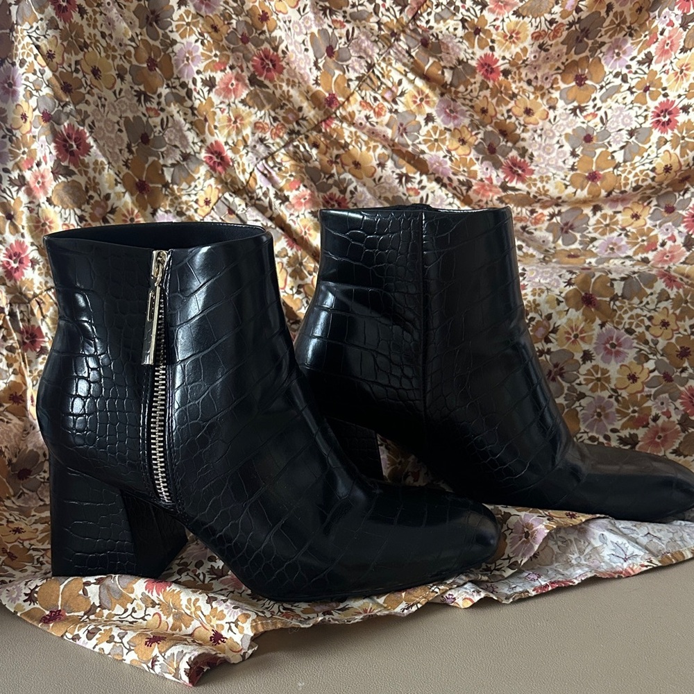 Stradivarius Black Croc-Patterned Ankle Boots